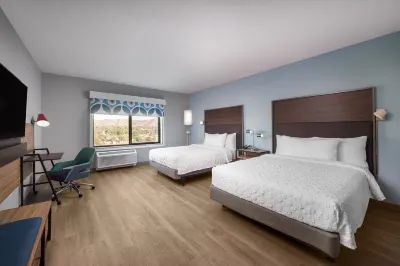 Tru by Hilton Norco Eastvale Отели рядом с достопримечательностью «Шоппинг-центр Стейтр Бразерс»