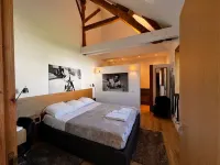 Ancien Pressoir à vin Totalement Restauré, Transformé en Gîte Hotels in Cheverny