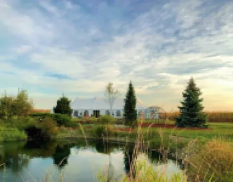 Beautiful Rustic Barn just waiting for you to kick back and relax. 沃倫縣酒店