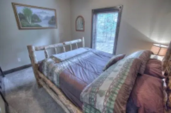 Big Sky, Garage Access, Hot tub, Wifi, Fully Paved Roads in New Development