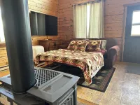 Lux Hot Tub Cabin. Huge Views! 35 Acres! Stargazing/Hiking Retreat! No Pet Fees! - balcony