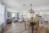 Marine Theme - 4 BR - Backyard - Fire pit Hotels in Bridgeport