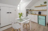 Casa Verde: A Studio Retreat 5 Minutes to Downtown