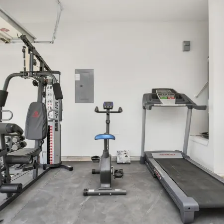 CHARMING FOUR BEDROOMS BROOKSHIRE/KATY HOUSE WITH GYM