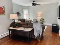 Charming 1912 Bungalow in Middlebury Indiana فنادق في Middlebury