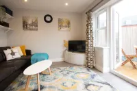 Stunning newly built harbourside 3-bed property-3 mins walk from beach and pier