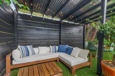 ☀Captains Cottage☀ 0.2 miles to water! Minutes to Singer Island & Peanut Island!