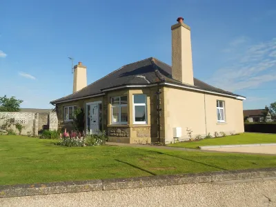 Licence No: MO-00672-F  Stb  Large Property & Garden, Sleeps 8. Free WiFi Hotels near True Jesus Church
