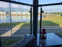 Beach Retreat - Dockside 래넬리 호텔