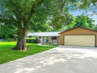 Lakeside Oasis ~ Pet Friendly ~ Pool Table ~ Sleeps 7 ~ Mcqueeney Texas Hotéis em McQueeney