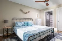 Waterfront 5br/5ba Home: Elevator, Pool, Private Harbor. Close to Beach.