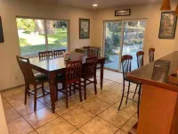 Trinity Valley Paradise,  stunning swimming pool oasis, near Trinity River! Hotel a Trinity County