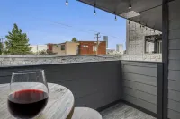 Perfect Luxury Condo in Midtown! Great Amenities!