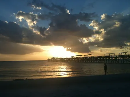 Beachfront! Roomy Condo, Pool Onsite, Steps Away From The Beach!