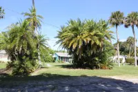 Family fishing cottage on the Indian River Lagoon w/250 ft dock and Ocean 2 mil