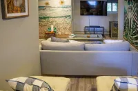 Charming 4bdrooms I 2.5 bath I Free Parking I 1 block from Wedding Venue