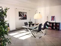 Unique!! unusual! Charming apartment with large garden 10 m from the Royal Canal