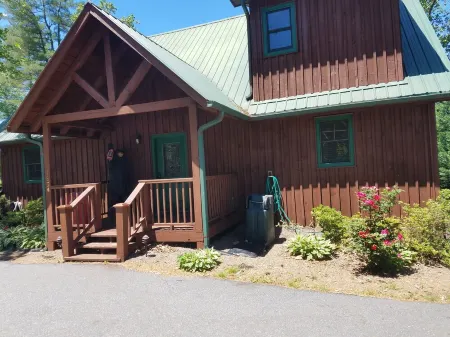 Big Nate Cabin on Lake with Water Trampoline