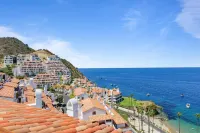 Oceanfront Villa in Catalina’s Hamilton Cove,  Golf Cart + Stunning Views