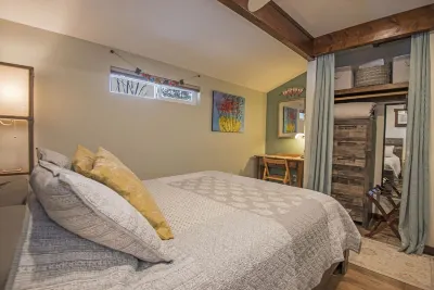 Blue Spruce Guesthouse - Walkable to river trail and downtown Bend 투말로 주립공원 주변 호텔
