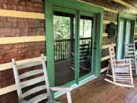 TENNESSEE CABIN!  CONVENIENT LOCATION! COZY & COMFORTABLE! BOOK TODAY!