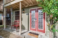 LALALAND -2 master suites, king bed,  comfort & location “No chores” at checkout