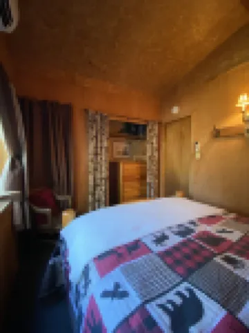 The Little Cabin in the Pines!