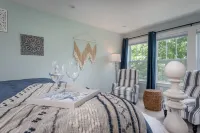 WATER VIEW@MarinaResort w/ POOL + LARGE SunRoom & Patio