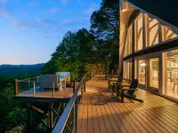 Breathtaking views, hot tub, game rom, close to pkwy in Little Switzerland🇨🇭