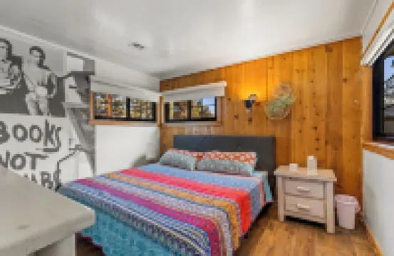 Clever Cabins - 2 Adjacent Homes w/Fully Fenced Yards, AC, W/D, Smart TVs, WiFi