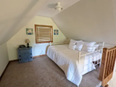 Cozy cabin with wrap around porch and only minutes to town!