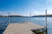 Newer Cottage on all sports lake, pontoon boat available