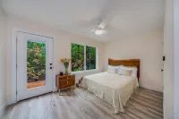 Modern Lakeview Escape