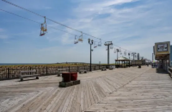 Seaside Suite: 30 Second Walk to Beach & Boardwalk