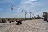 Adorable 1 Bedroom on the Boardwalk - Steps to the Ocean with an Immaculate View