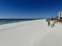 Affordable Townhome in Gulf Breeze Florida is ready for guest.