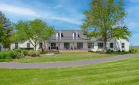 RANCH AT ROYAL OAK- Exclusive waterfront pool pier  호텔