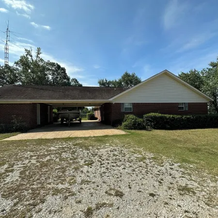 Farmhouse home located near Eufaula and Clayton, AL