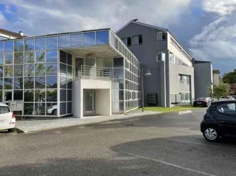 Very attractive, fully-furnished, luxury T2 apartment 5 minutes' walk from the center. Hotels in Divonne-les-Bains