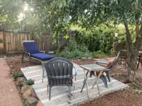 Close to Plaza!Charming Private 2 bedroom Casita, 2 fenced quiet courtyards