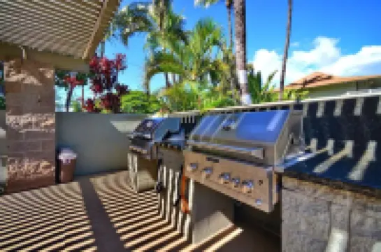 Tracy's Tropical Treasures earned "Best in Kihei" four times and 1 in Maui”