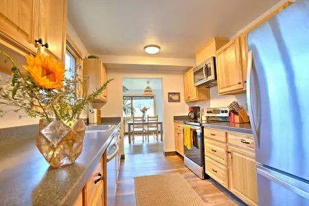 Beautiful Spacious Home in Downtown White Salmon