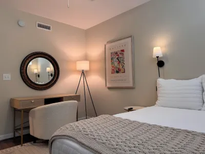 Perfect 2BR Condo in Downtown Auburn! 2 min walk to campus + 2 Parking Passes!! Отели рядом с достопримечательностью «Шоппинг-центр Юниверсити Кроссинг»