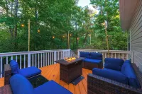 Lake Lanier Retreat, Dock, Firepit, Home Theater,HotTub