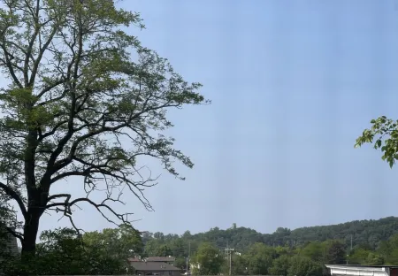 Uptown Penthouse on Pine: By Lake Michigan, Shopping & Casino!