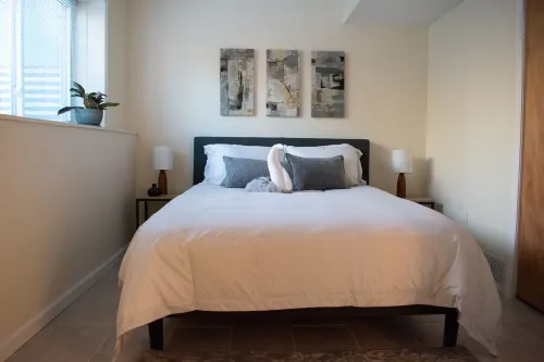 Bright & Private Home ~ Close To Downtown MQT