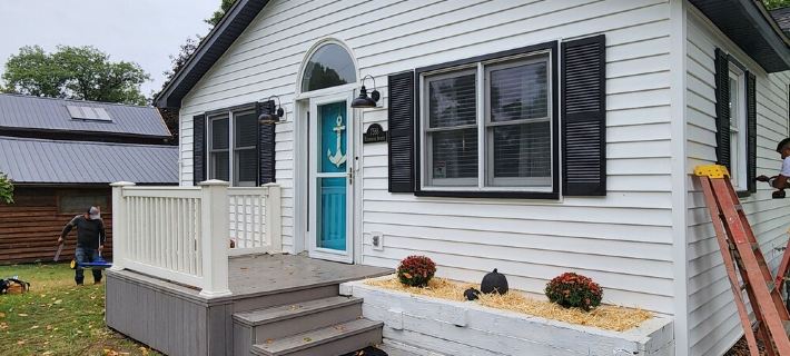 Waterfront Lake House, 20 person Tiki, Outdoor firepit, & Great location! Hotels in Logan County