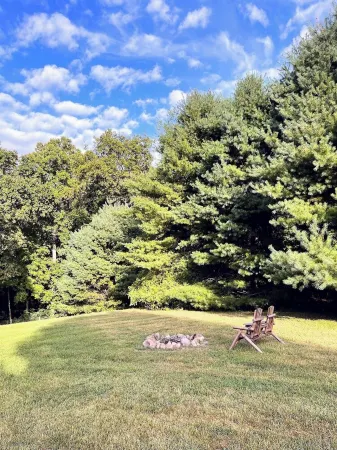 Trail's Bend Farmhouse-Bike,Hike,Float,Sip Отели в г. Вашингтон