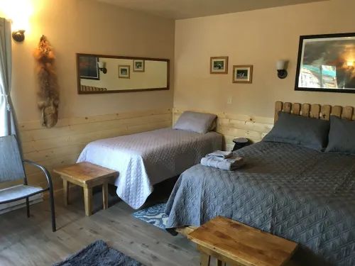 SPRUCE--Private sleeping cabin with shared kitchen/bathhouse