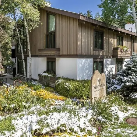 Beautiful 2 Bed / 2 Bath in Vail Village – Walk to Gondola One or Golden Peak!